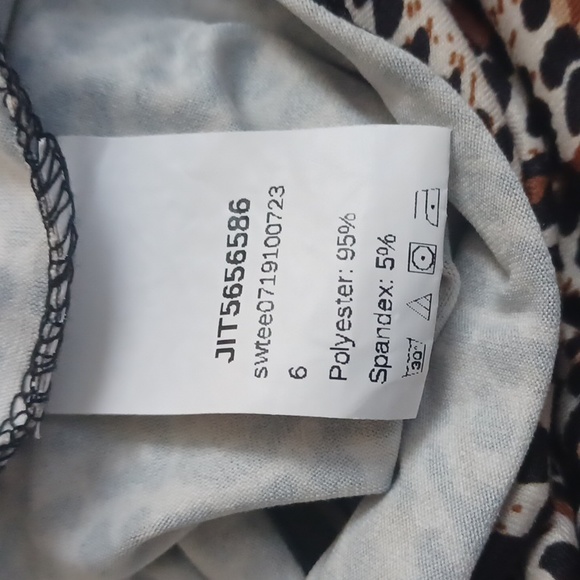 4/$60 Leopard Print Rutched Front Top - Size XS - Picture 6 of 6
